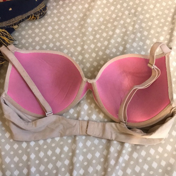 Nude VS bra. - Picture 2 of 3